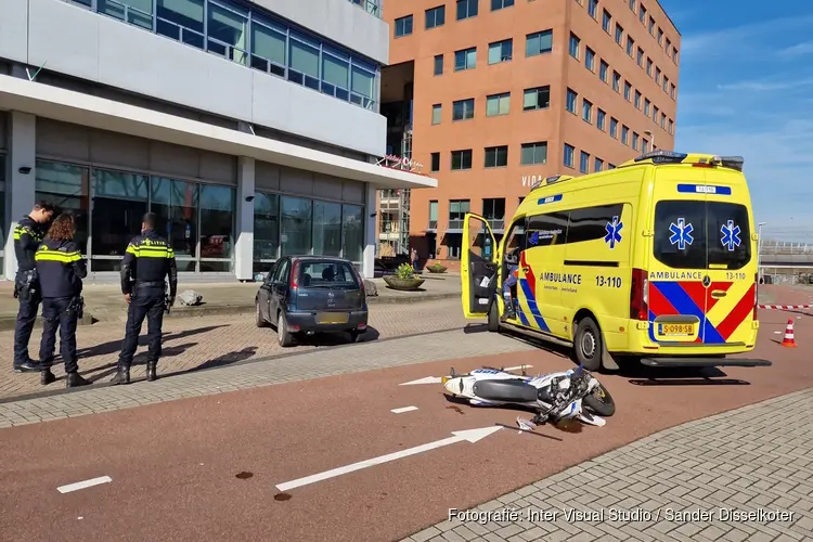 Bromfietser gewond in Sloterdijk door aanrijding met auto