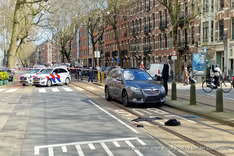 Taxi rijdt fietser aan op Ceintuurbaan