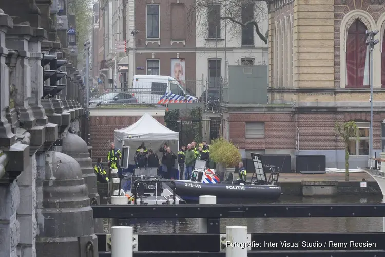 Lichaam gevonden in water nabij Amstel Hotel