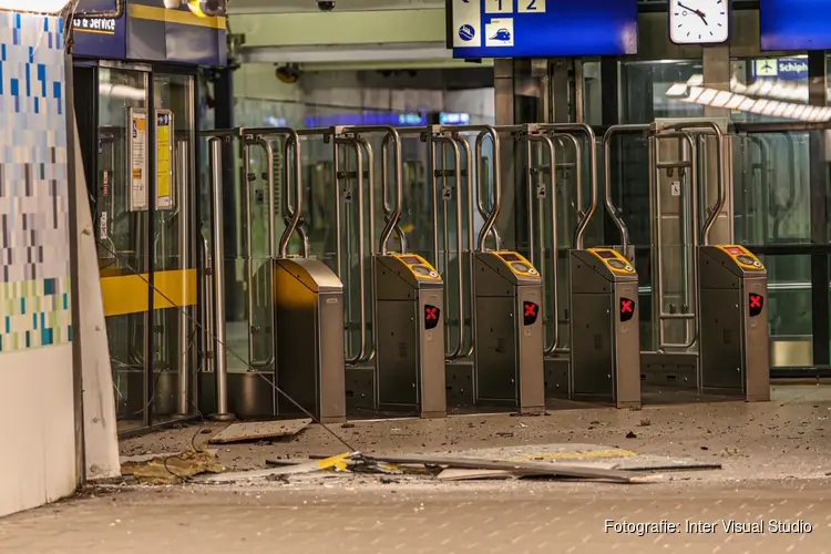 Plofkraak station Amsterdam Zuid: politie zoekt getuigen