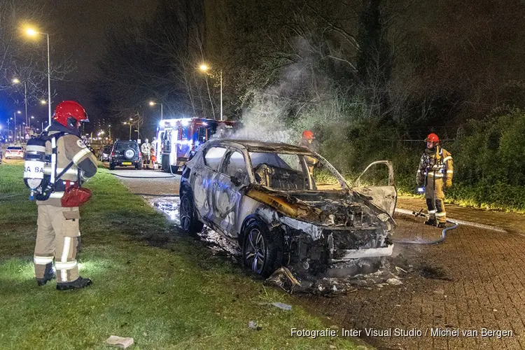 Auto volledig uitgebrand aan de Seineweg