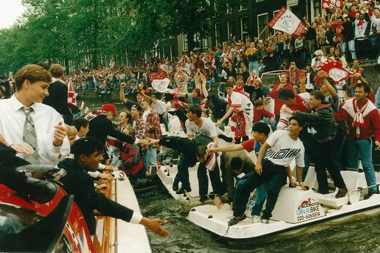 40 jaar waterfietsen; Een traditie in de grachten van Amsterdam en Utrecht