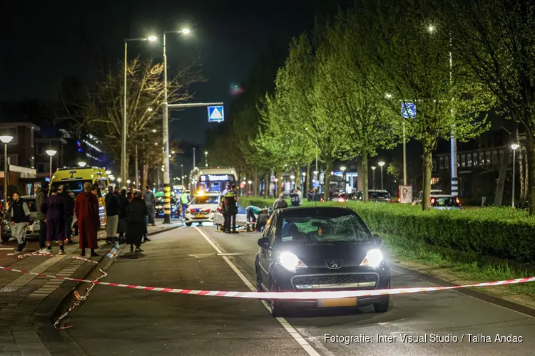 Fietser met spoed naar ziekenhuis na aanrijding in Amsterdam Nieuw-West