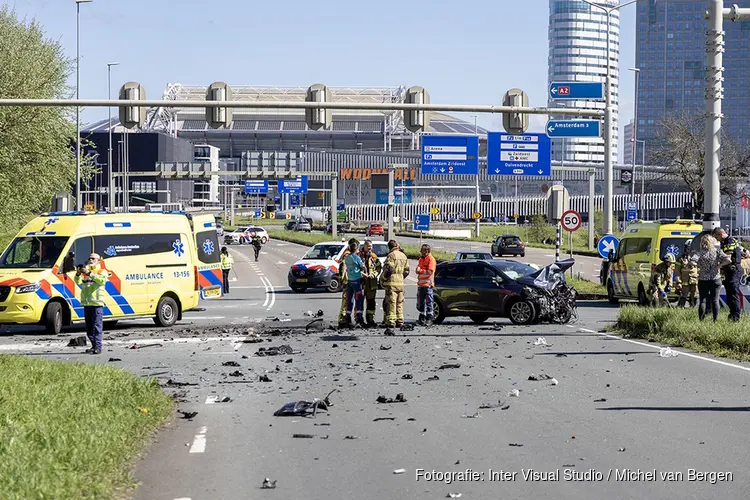 Grote ravage na ongeluk op snelwegafrit Ouderkerk aan de Amstel