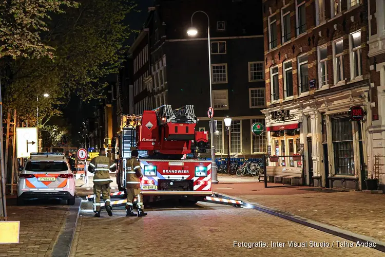 Persoon gereanimeerd na val uit raam in Amsterdam-Centrum