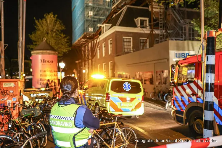 Beklimmer Westertoren valt en raakt gewond, anderen aangehouden