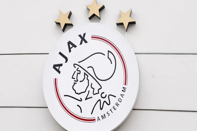 Ajax contracteert Martin Henrion