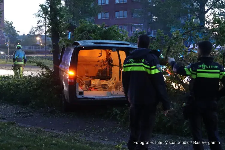 Snelle achtervolging vanuit Amsterdam eindigt in Beverwijk: twee aanhoudingen