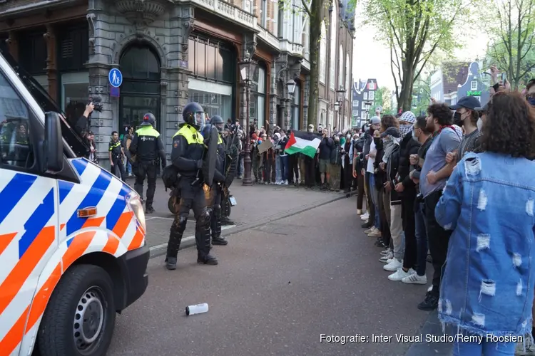 Politie grijpt weer in bij protest Amsterdam