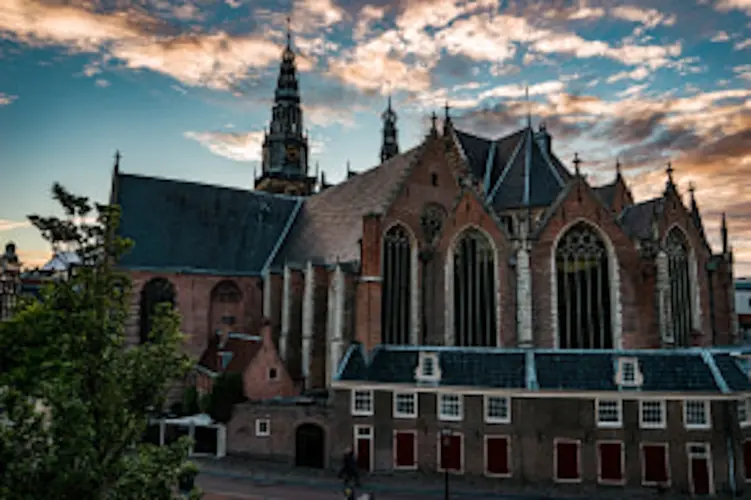 Nawras Altaky verzorgt muzikale preek in Oude Kerk