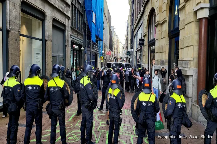 73 aanhoudingen bij demonstratie in Amsterdam