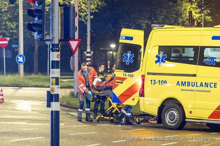 Fietser gewond bij aanrijding met busje op de Transformatorweg Amsterdam