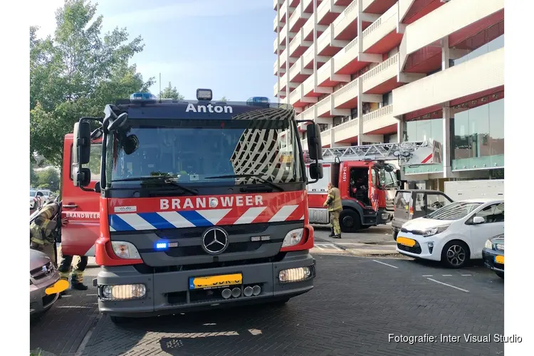 Brand bij flat Geldershoofd in Amsterdam-Zuidoost