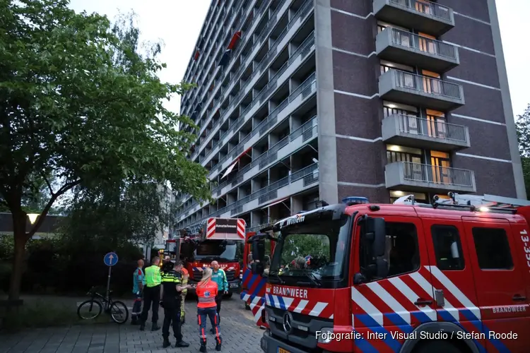 Brand in flatwoning aan Nieuw Herlaer in Amsterdam
