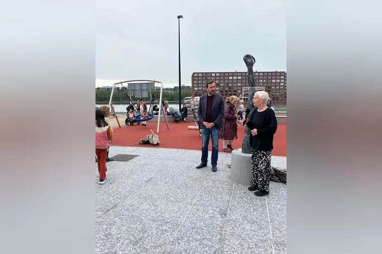 Nieuwe speelplek aan Oostelijke Handelskade; Lloydplein feestelijk geopend!