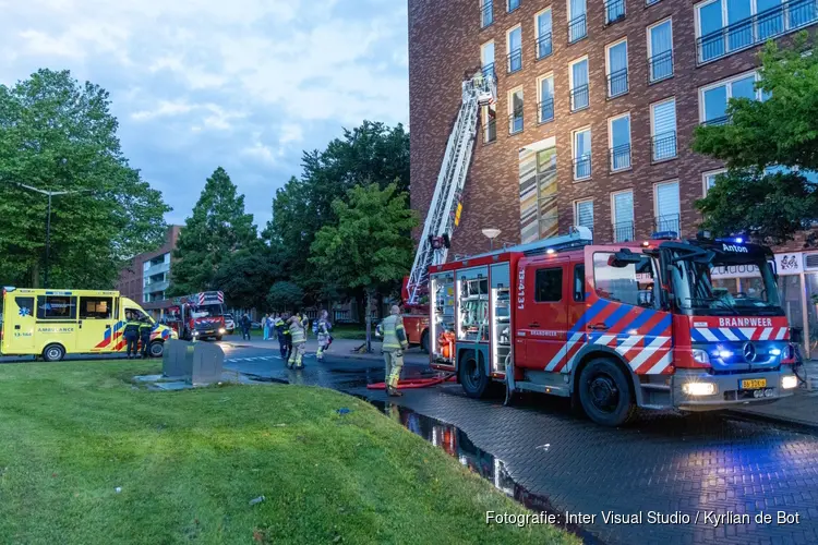 Brand in flat in Amsterdam-Zuidoost, trappenhuis vol rook