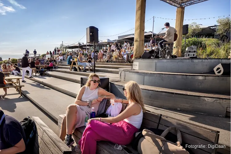 Genieten van gratis livemuziek op Zomerdak NEMO Science Museum