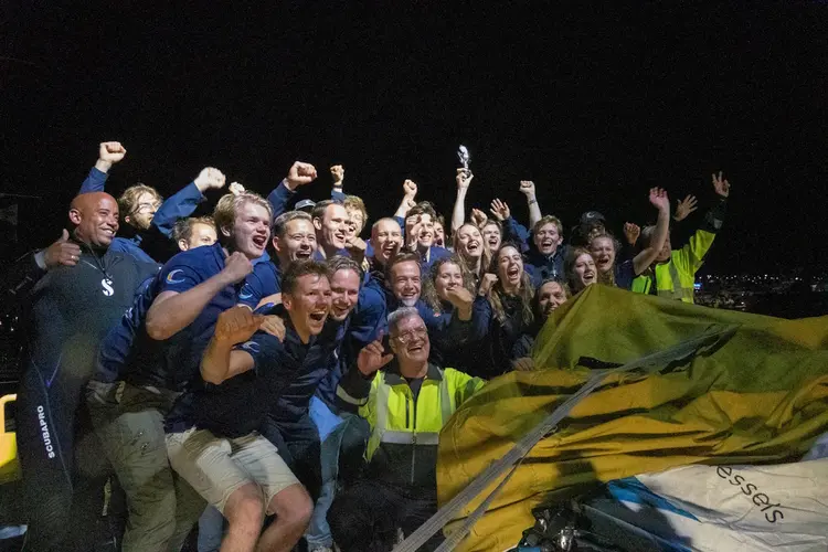 Ellis Huistra, Mick Polak & Thijs van Waveren uit Amsterdam varen naar Verenigd Koninkrijk op waterstofboot met TU Delft Hydro Motion Team