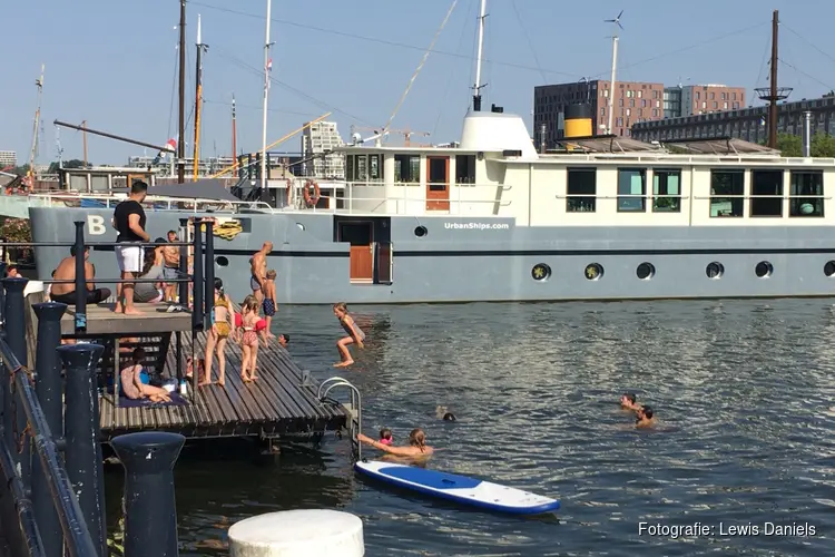 Eerste dag van de zomervakantie in Amsterdam heeft tropische temperaturen