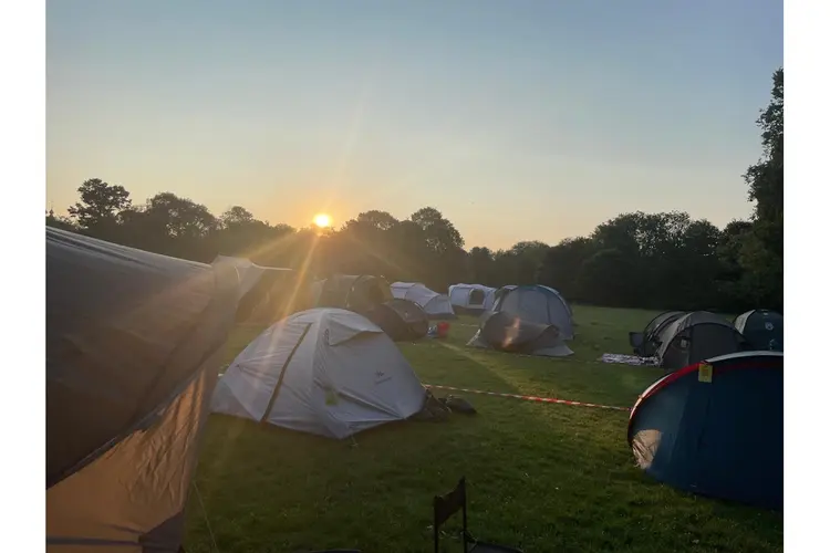 Buurtcamping verbindt Oost in het park