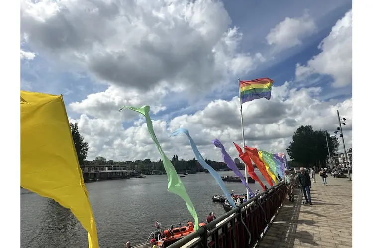 Recordaantal deelnemers duiken Amstel in tijdens 8e LoveSwim