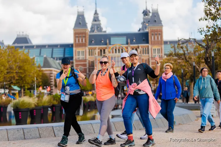 Populaire Amsterdam City Walk viert de 10e editie in stijl