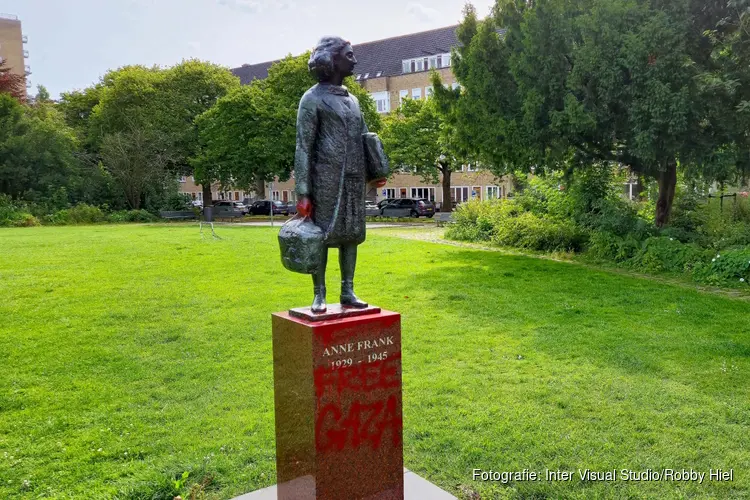 Beeld Anne Frank opnieuw beklad