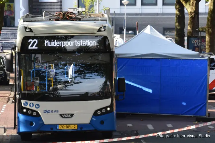 Motorrijder overleden na botsing met GVB bus