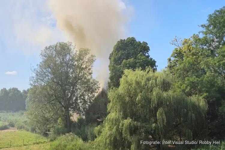 Uitslaande brand in buurtboerderij Spaarndammerdijk