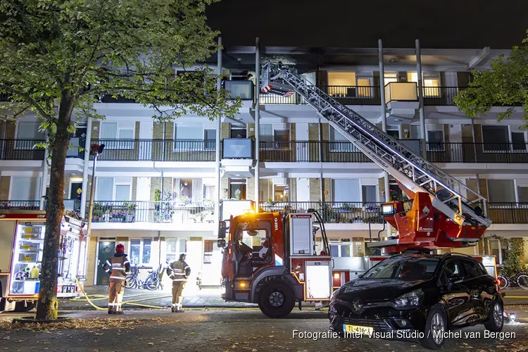 Felle uitslaande brand in appartement aan de Dikninge