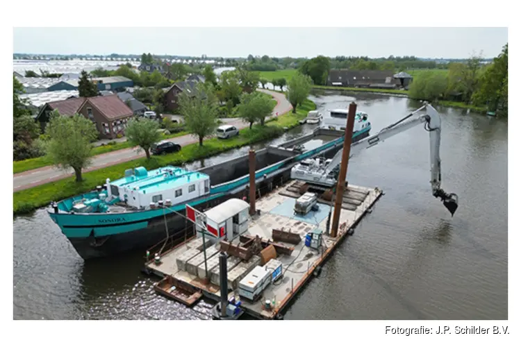 Baggeren vaarweg de Amstel afgerond