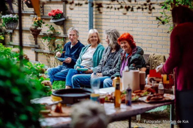 PC Uitvaart en BuurtBankjes roepen bewoners in Amsterdam op om zich in te zetten tegen eenzaamheid