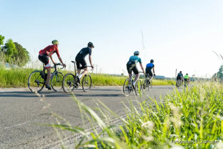 Fietsen langs de dijken van Het IJ