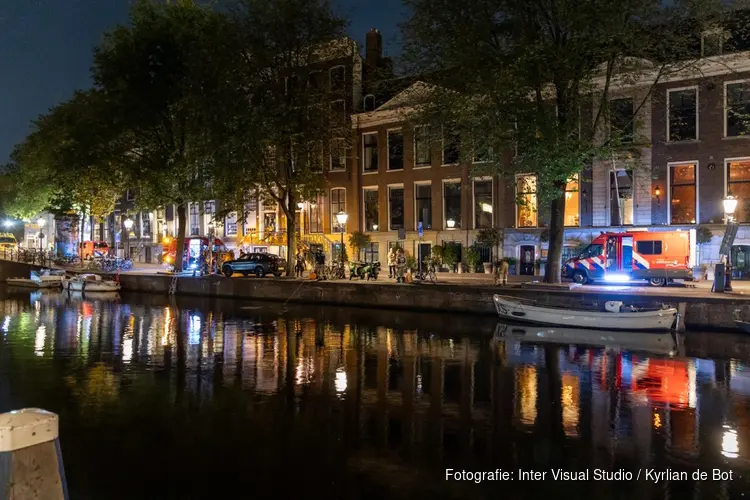 Hulpdiensten maken zoekslag naar persoon in water Herengracht, niemand aangetroffen