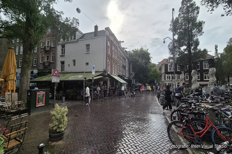 Man valt van twee hoog op Gerard Douplein