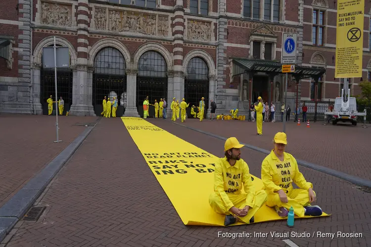 Doorgang Rijksmuseum geblokkeerd door Extinction Rebellion