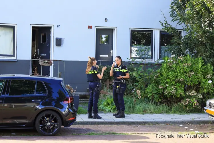 Oudere vrouw in haar woning overvallen door 2 mannen