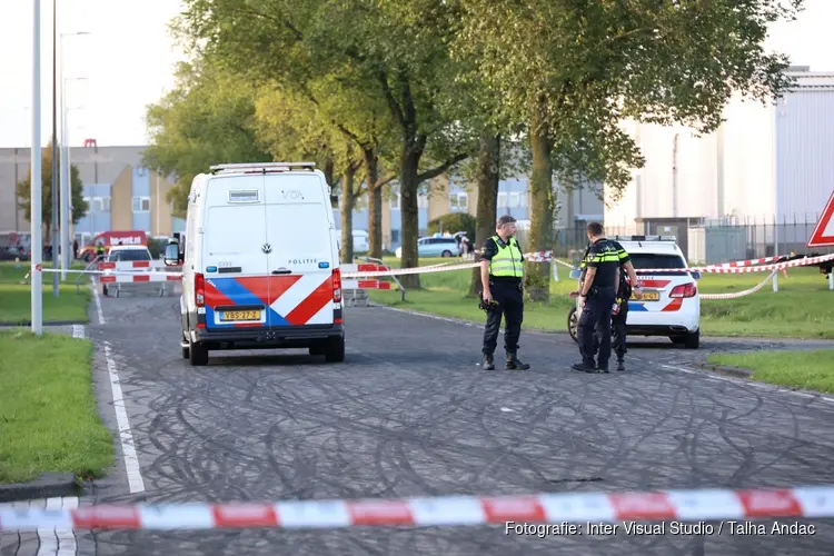 Motorrijder rijdt tijdens straatrace tegen boom