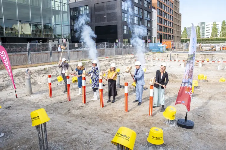 Oostenburg Amsterdam: eerste paal geslagen voor 78 nieuwe huurwoningen