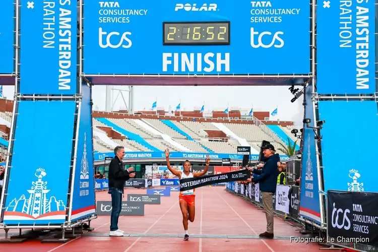 Yalemzerf Yehualaw verpulvert parcoursrecord TCS Amsterdam Marathon