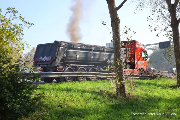 Ring A10-Oost dicht vanwege vrachtwagenbrand