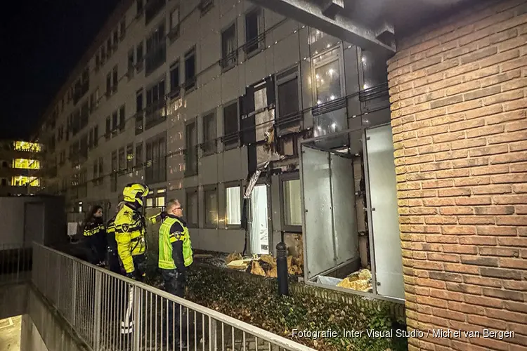 Explosie met brand aan de Elckerlijcstraat in Amsterdam