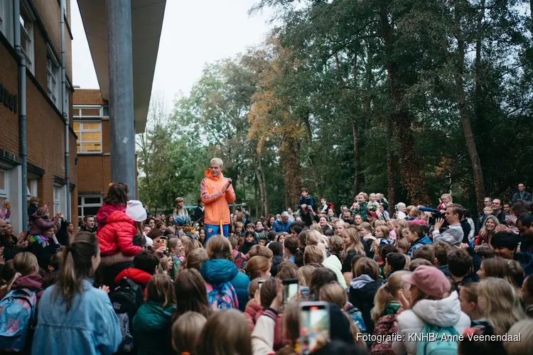 Olympisch Hockeyer Derck de Vilder Terug op de St. Jozefschool in Amsterdam