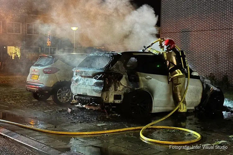 Auto in brand aan Riethalmweg in Landsmeer