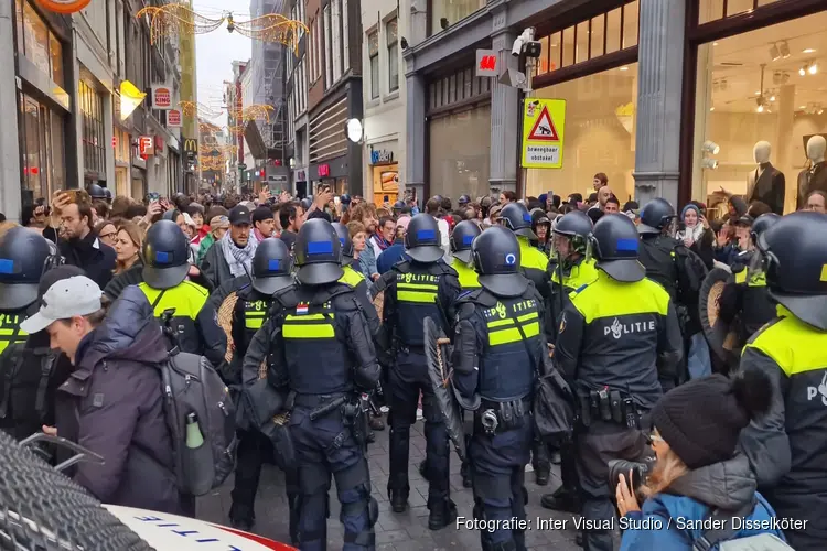 Ruim 50 arrestaties bij demonstratie op de Dam