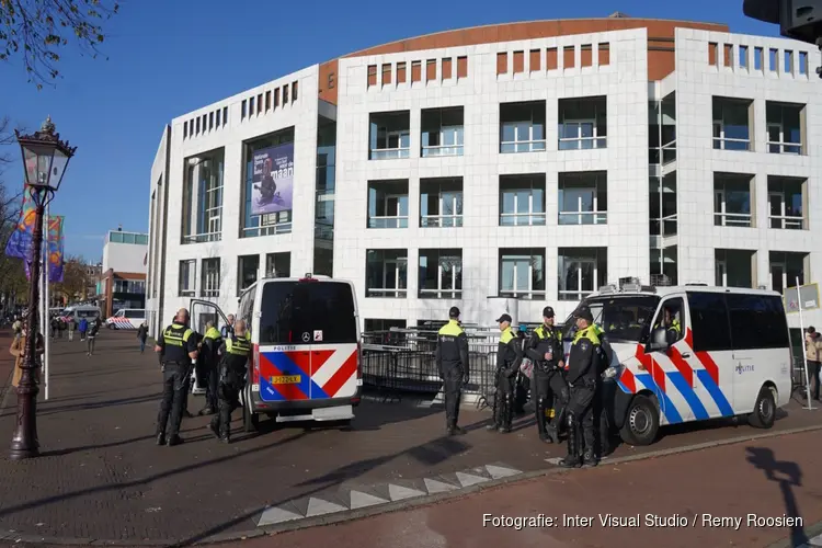 Tien demonstranten aangehouden bij Stopera