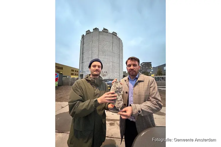 Start verbouwing drie iconische silo's op Zeeburgereiland: toekomstig centrum voor horeca, kunst, cultuur en werkplekken