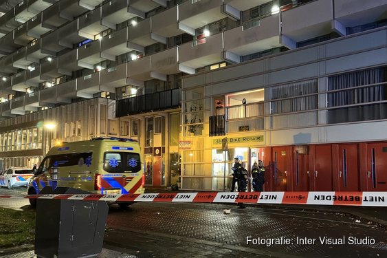 Man gewond bij schietpartij A'dam Zuidoost, politie zoekt verdachte