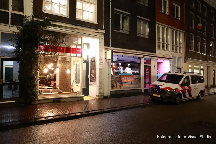 Restaurant overvallen in Amsterdam-Centrum, verdachten op de vlucht