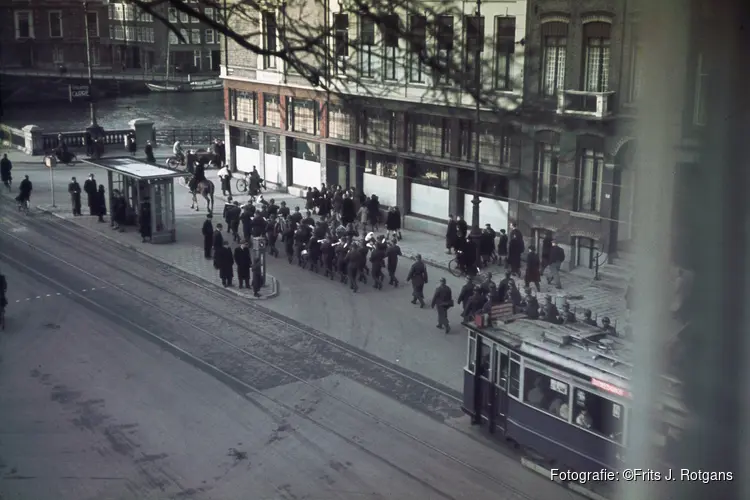 Zeldzame kleurenfoto's van Amsterdam in de oorlog